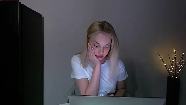 Lia_noo_regrets' Live XXX Chat