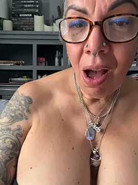 Chat +18 de dieseldame1313 ao vivo