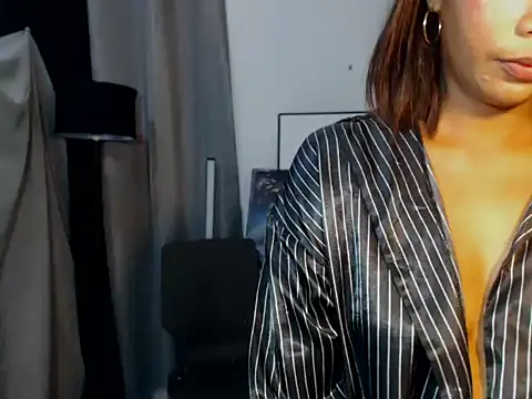 Asian_chicksxx Adlı Modelin Canlı XXX Sohbeti