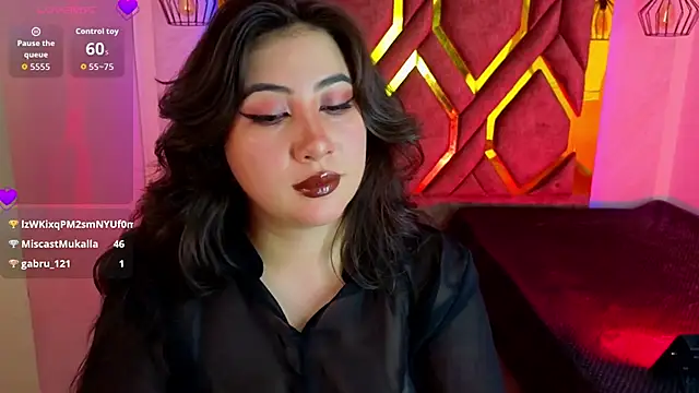Luvienne Adlı Modelin Canlı XXX Sohbeti