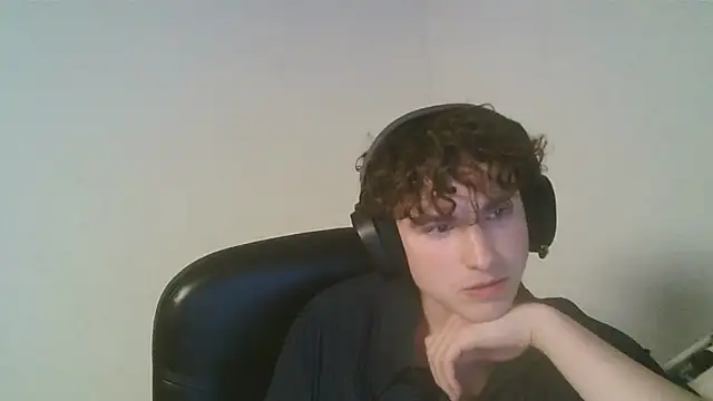 Leon369_ Show in webcam