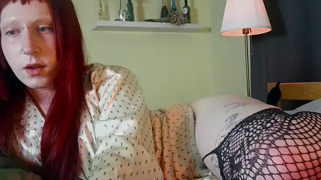 Show modela lia_grl na web-kameri