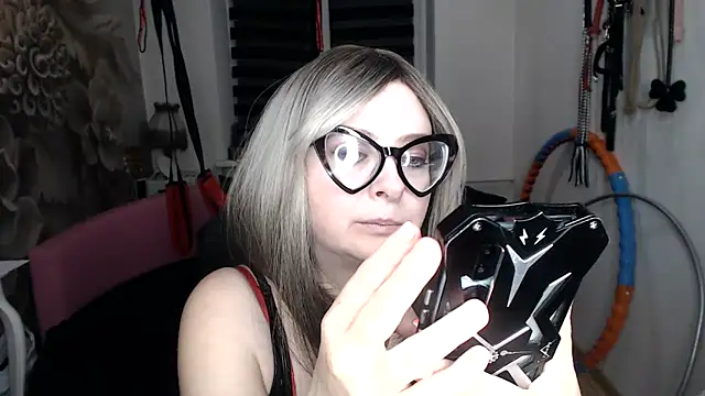 Chat +18 de MISSwithDOLLS ao vivo