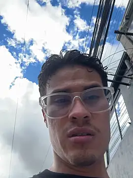הופעת וובקאם של TavoHot_