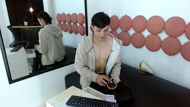 Chat +18 de MaxxLouis ao vivo