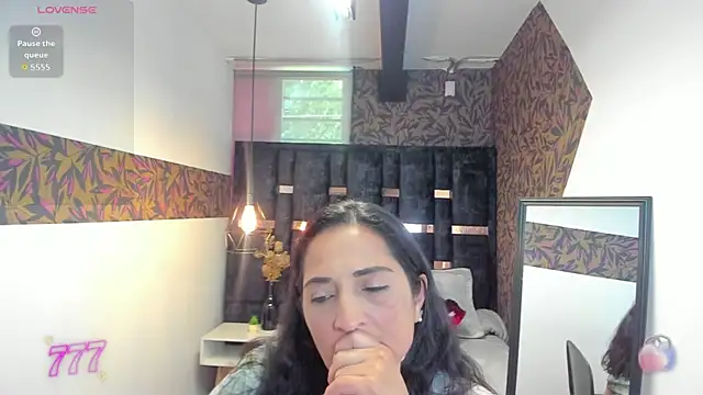 KatteMilf élő XXX-chatje