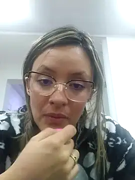 CynthiaMore's Live XXX Chat