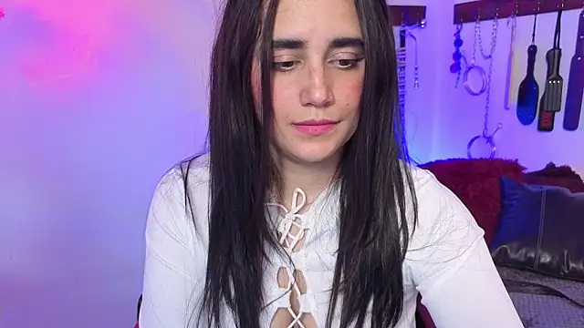 elowen_halley1 Adlı Modelin Canlı XXX Sohbeti