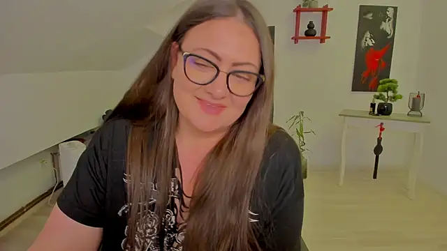 دردشة MistressDarrah الجنسية المباشرة