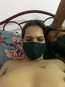 Priyanka011のライブXXXチャット