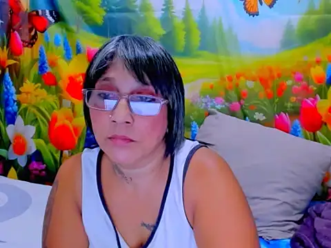 indianroxy Adlı Modelin Canlı XXX Sohbeti