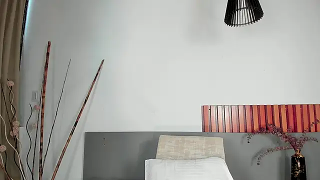 AndraCyruss' Live XXX Chat