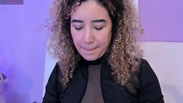 Charlotte11-11's Live XXX Chat