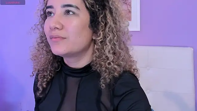 Chat XXX en directo de Charlotte11-11