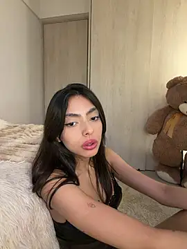 ZaraLuuv's Live XXX Chat