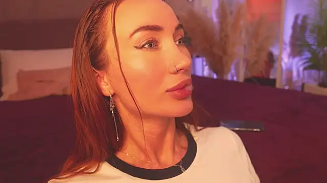 SerenaWest_ élő XXX-chatje