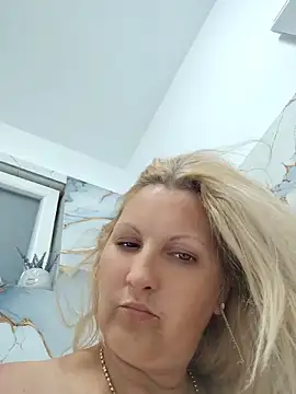 Divineblond Chat XXX in diretta