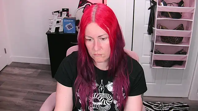 Chat +18 de gennyrock ao vivo
