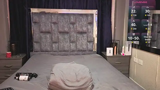 XXX chat uživo modela LeoMonnroe