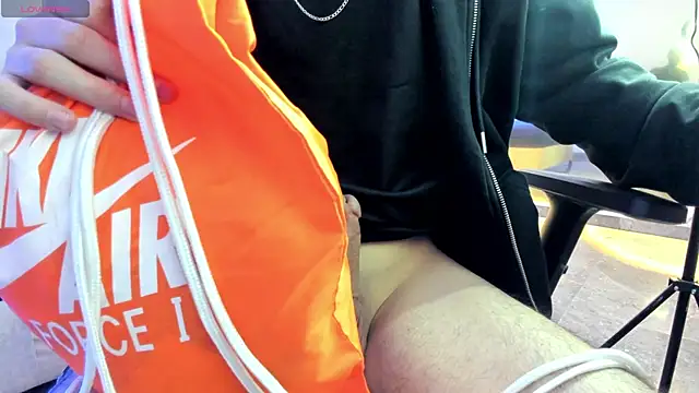 Czat XXX na żywo – Eidan_tay