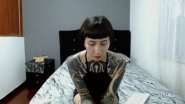 Онлайн чат XXX Emilia_1995