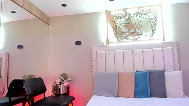 _LaraMom_ Live XXX Chat
