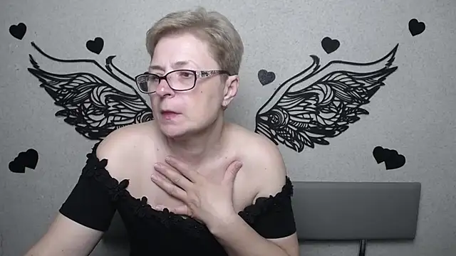 EmiliaGree's Live XXX Chat