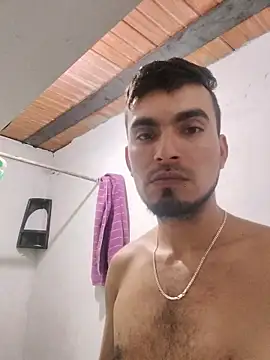 Živý XXX chat Emilio_Putarco