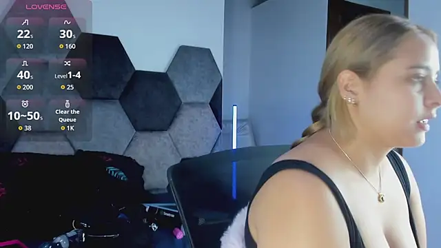 MikaelaStone Chat XXX in diretta