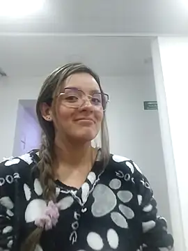 Chatroom XXX en direct de CynthiaMore