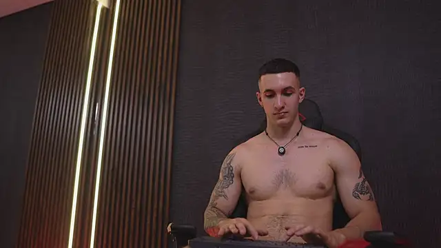 JacksonOlsenn: διαδικτυακό σόου στην κάμερα