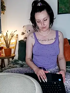 Chat +18 de Goddessm00n1 ao vivo