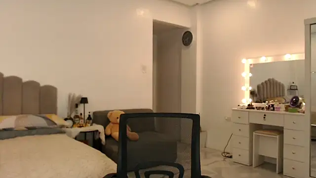 LoveMarieFoxxx 网络视讯表演