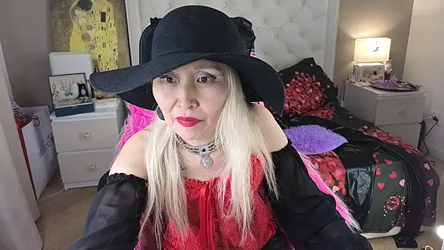 צ'אט XXX בשידור חי של RoxalanaStar