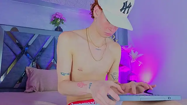 nova_salvatore's Webcam Show