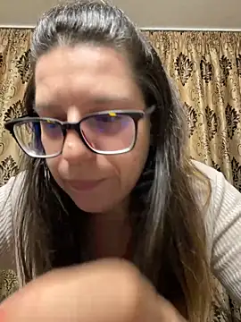 Chat +18 de NadiraNoor ao vivo