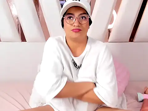 MiaKleinX Adlı Modelin Canlı XXX Sohbeti