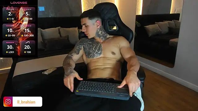 XXX chat uživo modela SalvatoreDmore