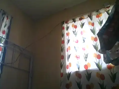 loriepinay46's Live XXX Chat