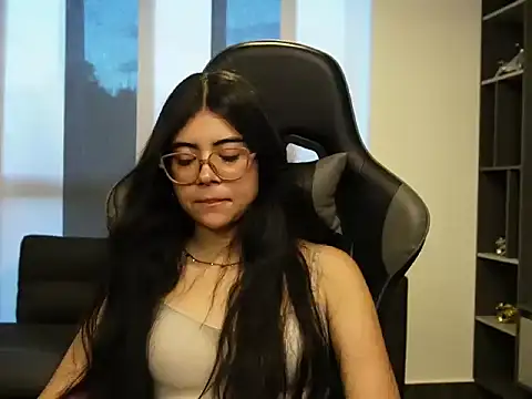 Mia_Storm18: απευθείας συνομιλία ΧΧΧ