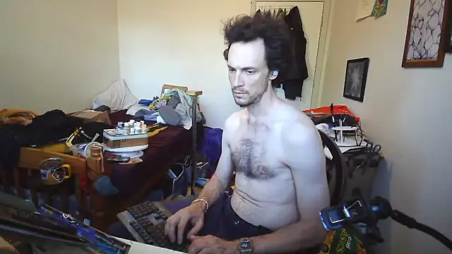 JohnnyMoves webkamerás műsora