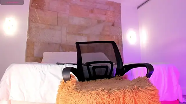 Chatroom XXX en direct de AlannaJoness