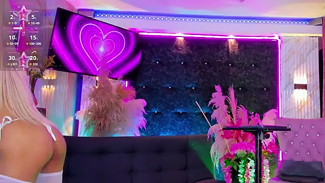 แชท XXX สดของ Queens_Wonders_Blonders