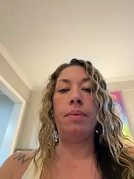 Chat +18 de MiraKisss ao vivo