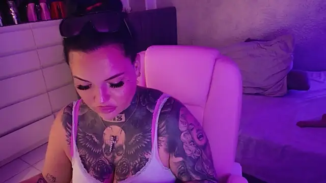 _MelinaCurves_ Chat XXX in diretta
