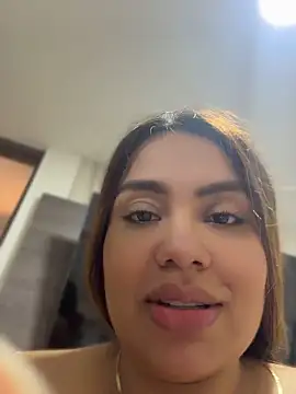 valeria2019hot Adlı Modelin Canlı XXX Sohbeti