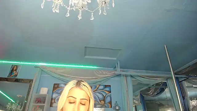 ADRIANNA_FOX 现场XXX聊天