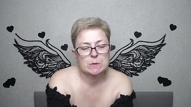 EmiliaGree – Naživo XXX chat