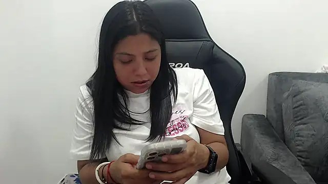 Онлайн чат XXX Leylafourniert