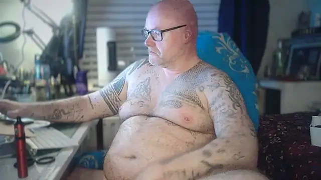 Živý XXX chat Tattooed_Dilf_01